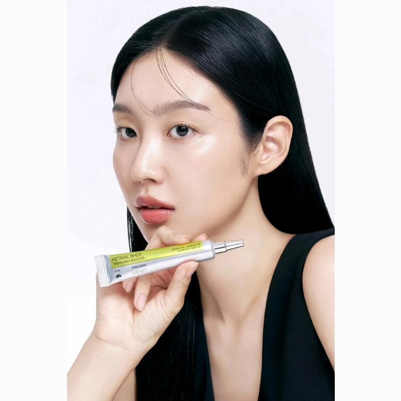 15 ml transparent bottle of Retinol Shot serum for anti-aging skin renewal and hydration